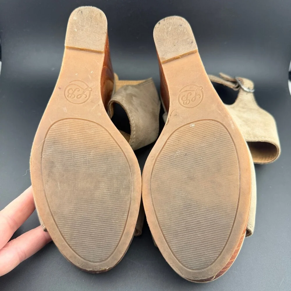 Lucky Brand Taupe Suede Platform Wedge Sandals Buckle Ankle Strap‎ Wood Heel